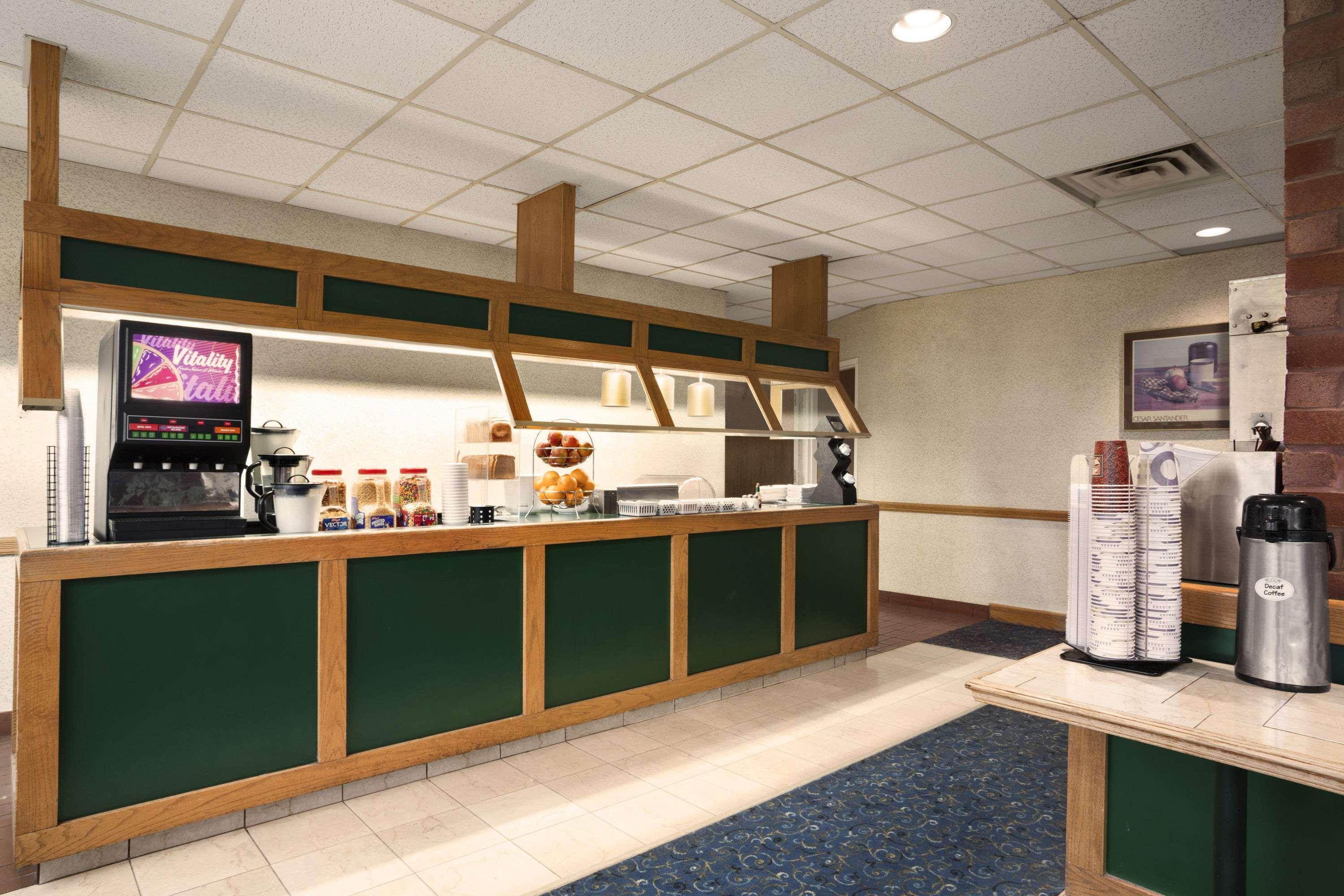 Travelodge By Wyndham Chatham Exterior foto